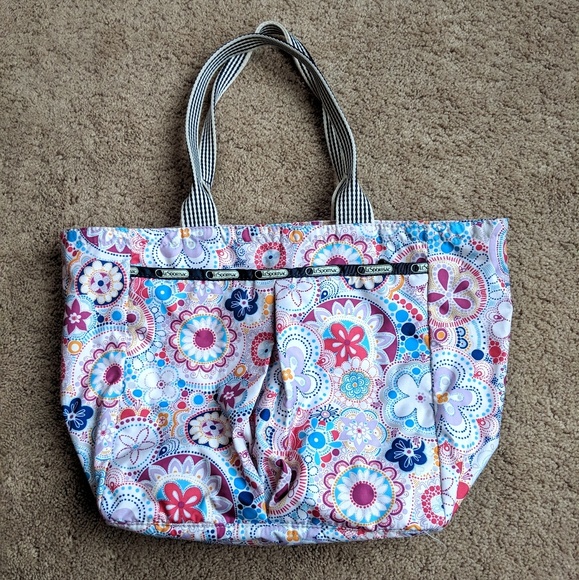 Lesportsac Handbags - Floral LeSportsac Large Bag